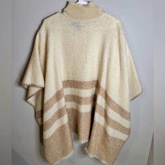 Lauren Ralph Lauren | Knit Poncho Neutral Stripe - Picture 4 of 7